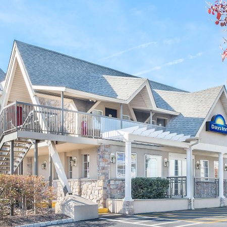 Days Inn By Wyndham Springfield/Phil.Intl Airport Exterior foto