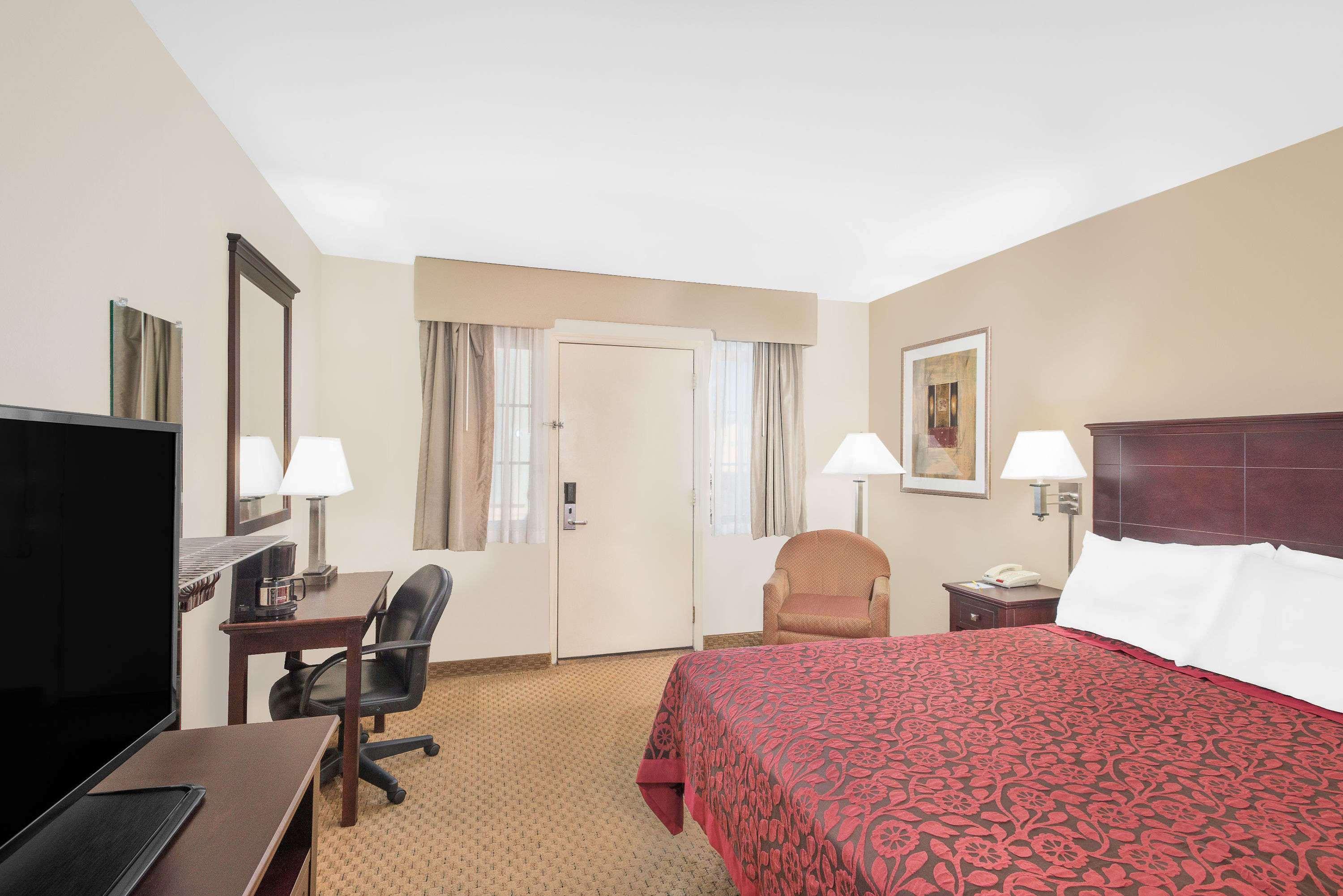 Days Inn By Wyndham Springfield/Phil.Intl Airport Exterior foto