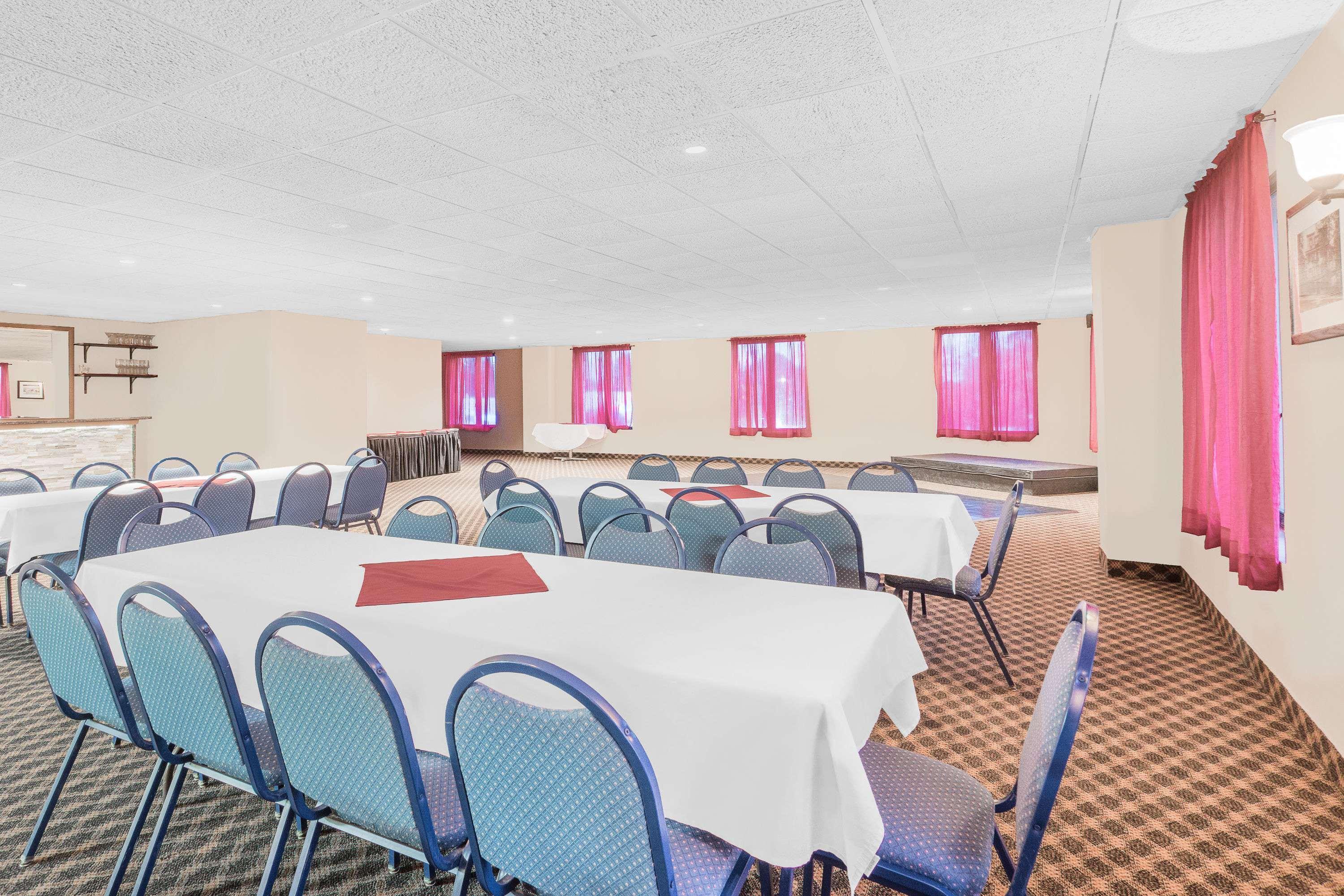 Days Inn By Wyndham Springfield/Phil.Intl Airport Exterior foto